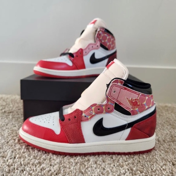 Jordan Retro 1 Spiderverse size 3y